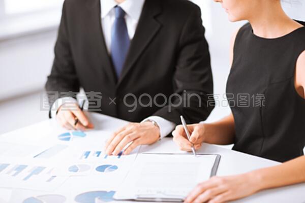 融合商务智慧与视觉艺术 探索图形展览服务的战略价值